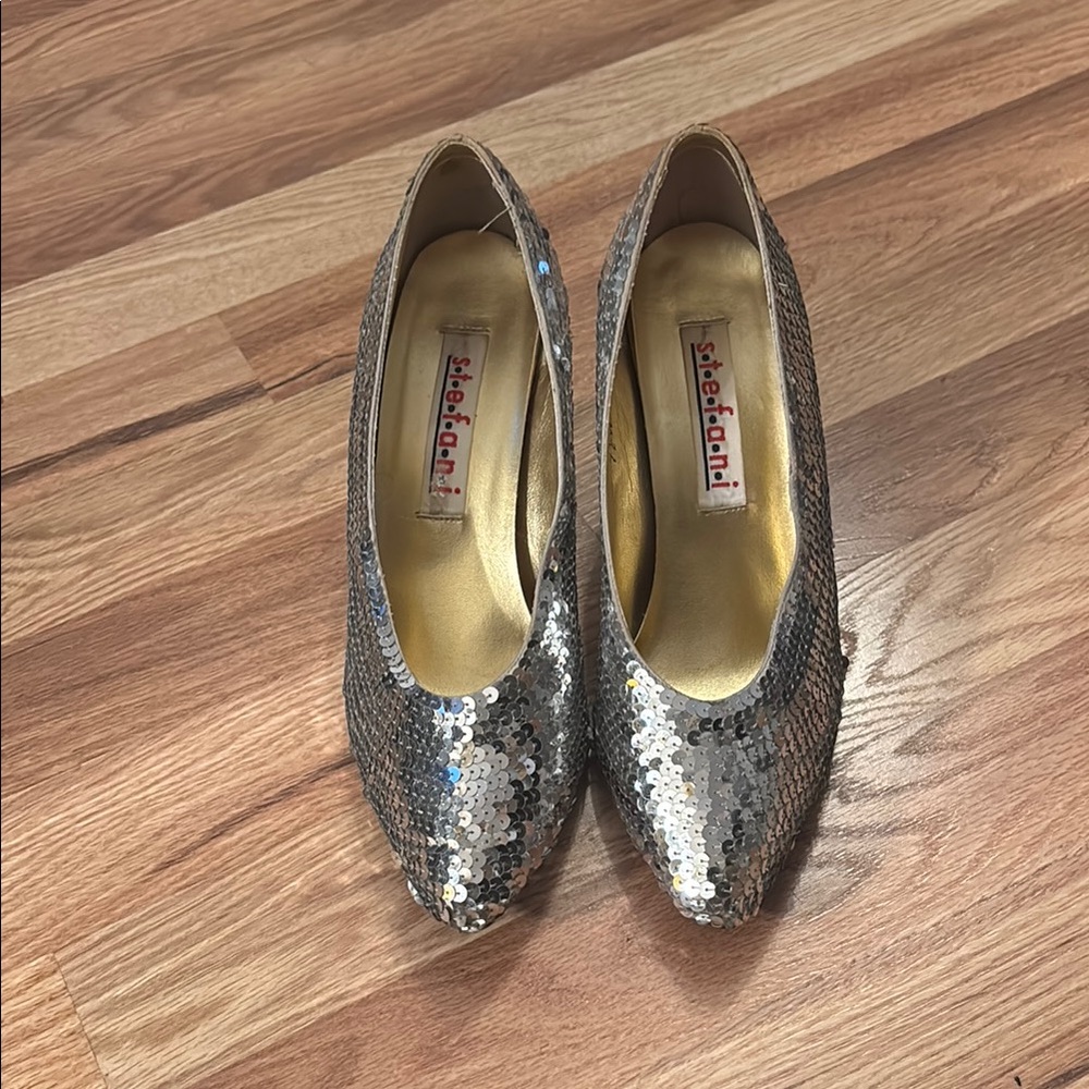 Shoe Dazzle Glittering Silver Heels